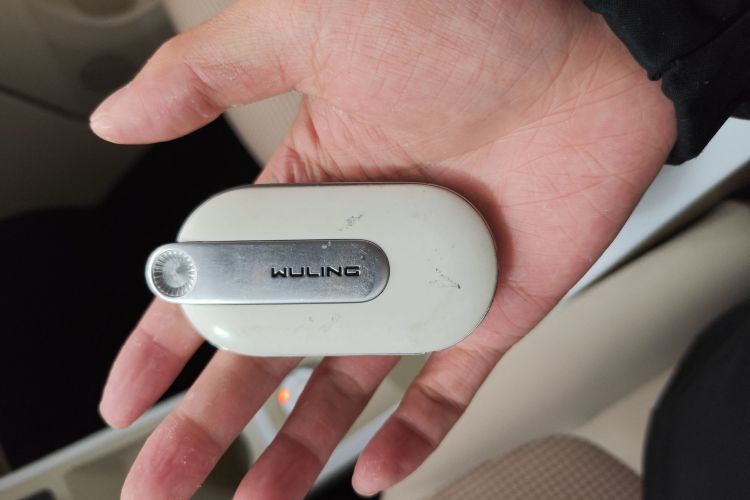 五菱汽车 宏光MINIEV 2024款 第三代 215km 进阶版中控内饰7001