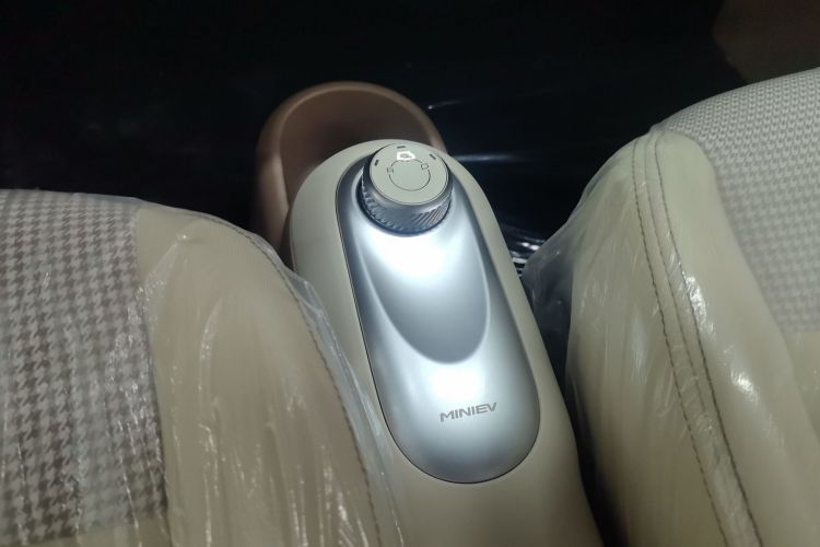 五菱汽车 宏光MINIEV 2025款 四门版 进阶款中控内饰18