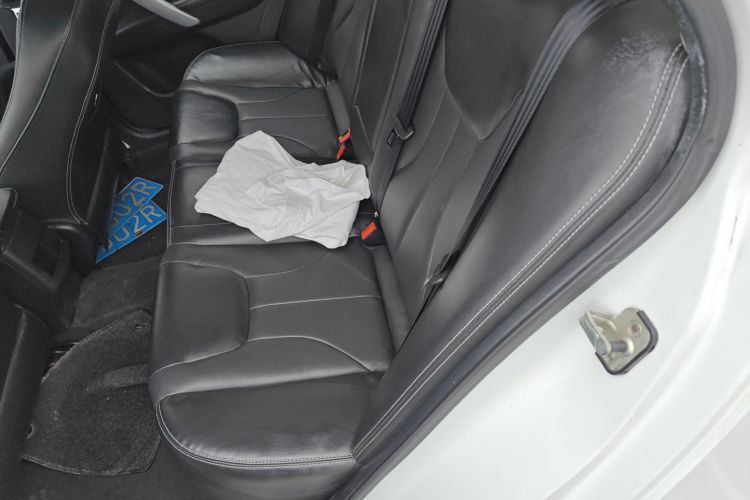 吉利汽车 帝豪 2016款 三厢 1.5L 手动向上版中控内饰21