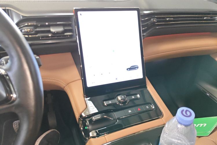 蔚来ES8 2020款 580KM 七座版中控内饰16