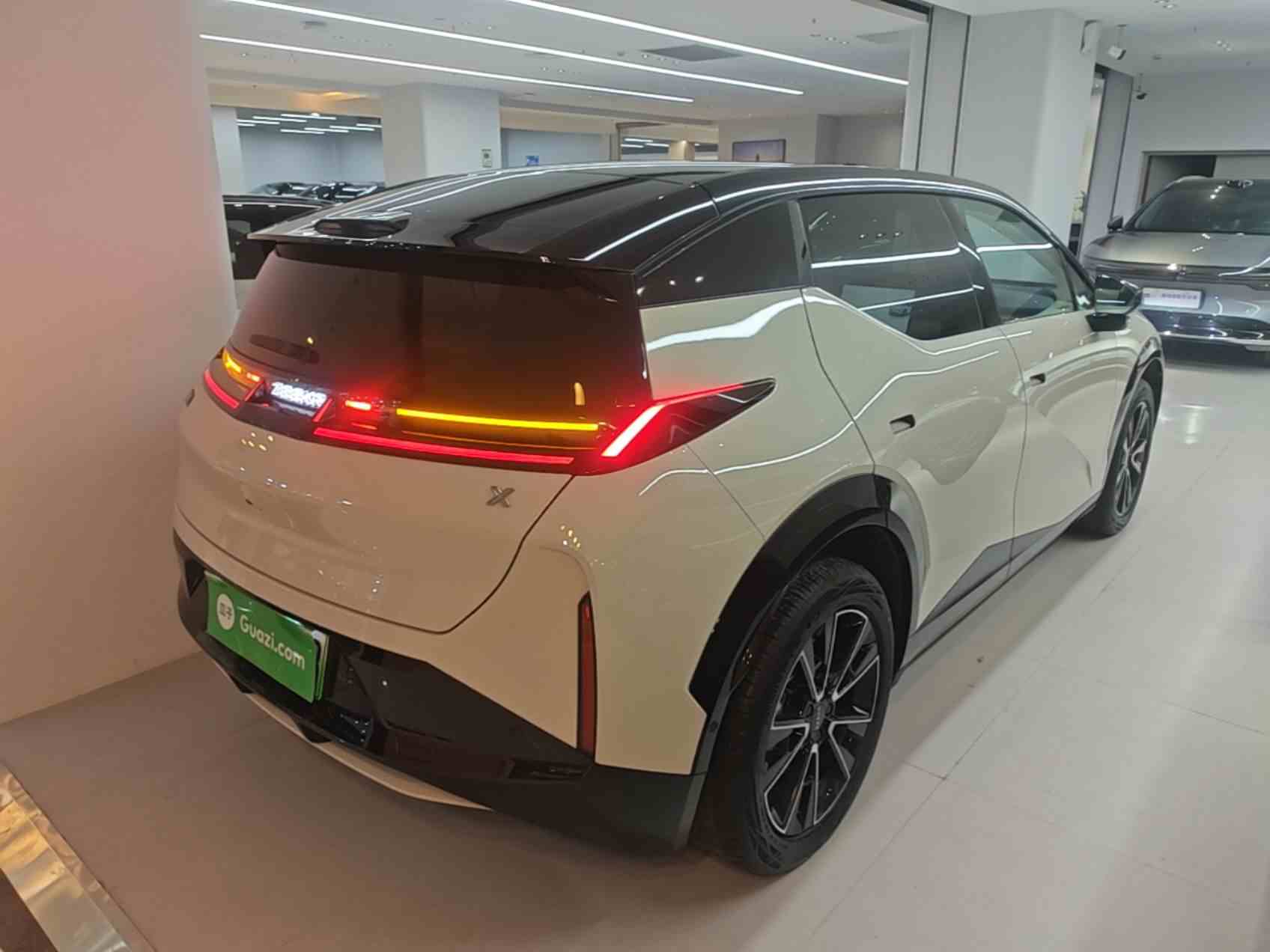 极氪X 2025款 五座长续航版(4)