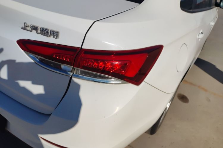 别克 英朗 2021款 典范 1.5L 自动进取型车身外观9