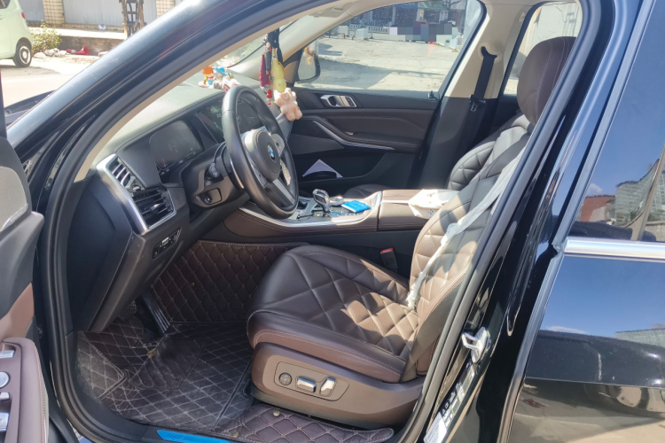 宝马X5 2022款 改款 xDrive 30Li 尊享型M运动套装局部细节19