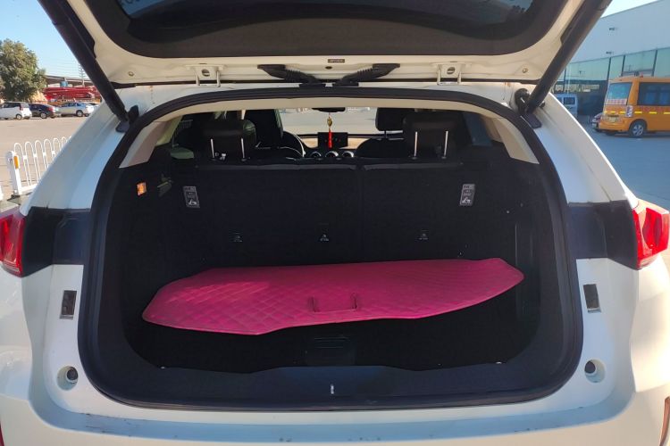 魏牌 VV7 2017款 2.0T 超豪型机舱底盘23