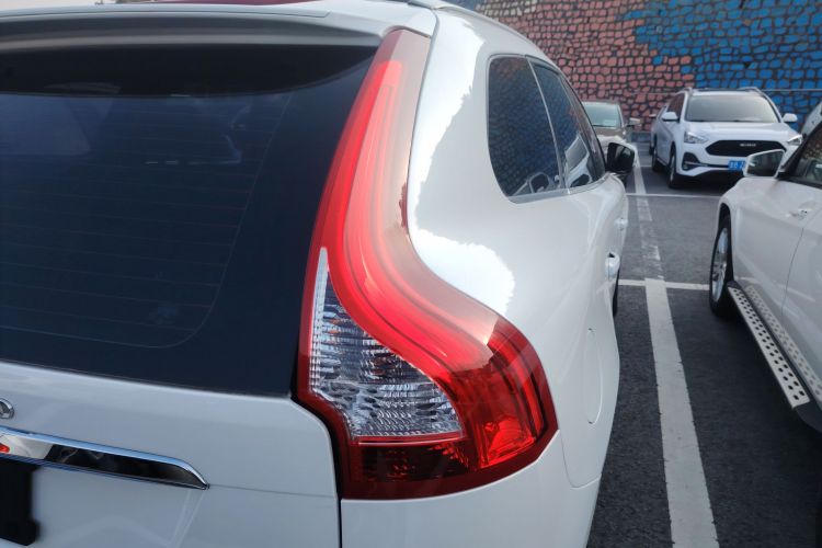 沃尔沃XC60 2017款 T5 AWD 智进升级版车身外观9