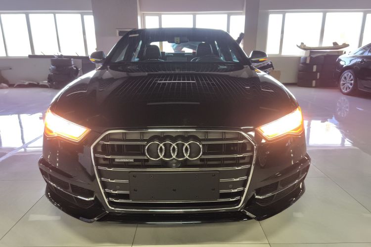 奥迪A6L 2018款 30周年年型 45 TFSI quattro 运动型车身外观2