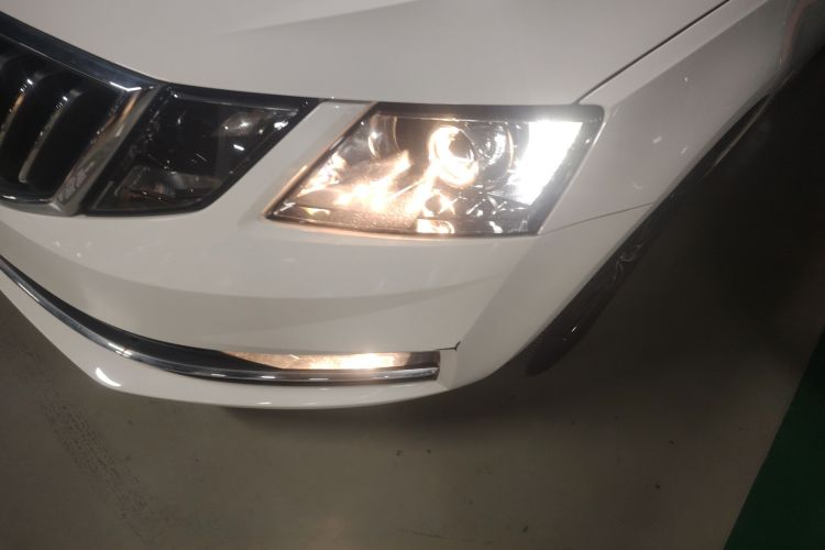 斯柯达 明锐 2018款 1.6L 自动豪华版局部细节36