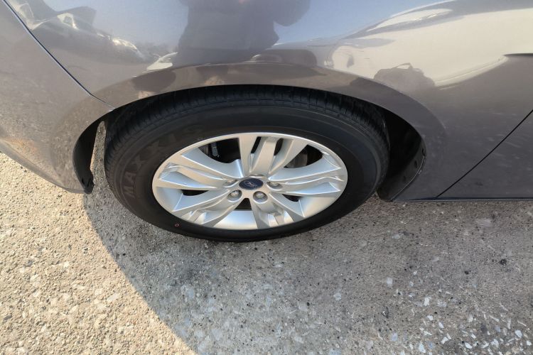 福特 福克斯 2012款 三厢 1.6L 自动舒适型车身外观6007