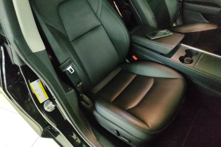 特斯拉 Model 3 2022款 Performance高性能全轮驱动版中控内饰41