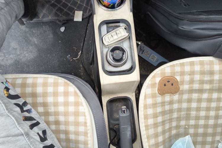 吉利银河 2024款 200km 熊猫卡丁中控内饰18