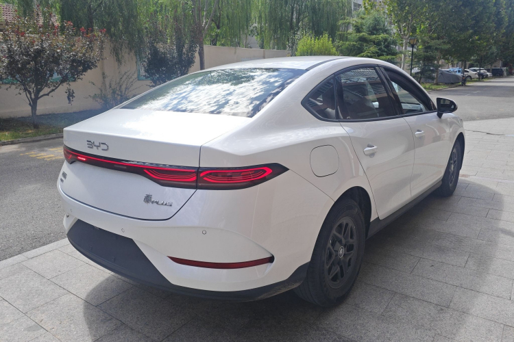 比亚迪 秦PLUS 2025款 DM-i 智驾版 55KM领先型车身外观7