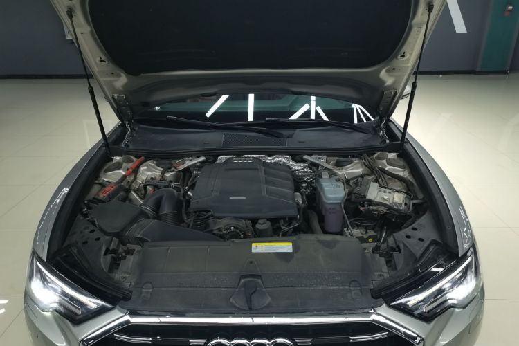 奥迪A6L 2019款 45 TFSI 臻选致雅型机舱底盘24
