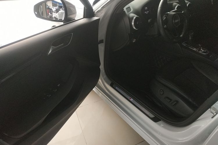 奥迪A3 2018款 30周年年型 Sportback 35 TFSI 时尚型中控内饰7003