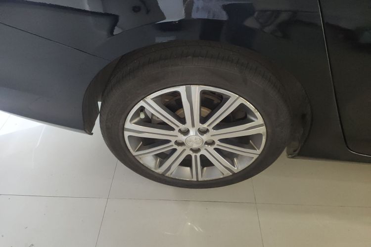 标致408 2015款 1.2T 自动豪华版车身外观6008