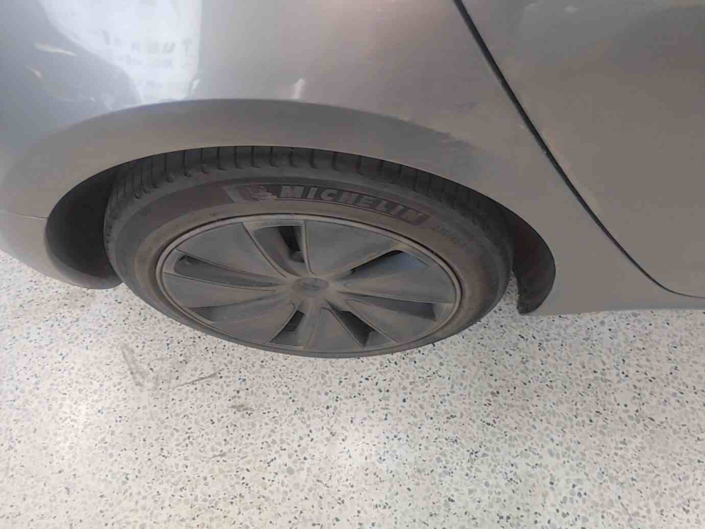 特斯拉 Model 3 2023款 后轮驱动版(4)