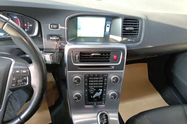 沃尔沃S60 2016款 S60L T4 智远版中控内饰16