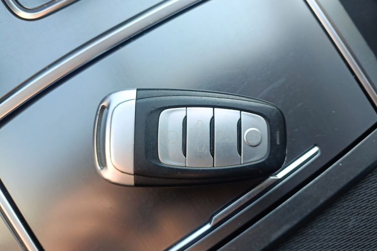 红旗H5 2022款 经典款 改款 1.5T DCT旗韵版中控内饰7001