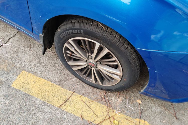 荣威i5 2019款 1.5L 手动4G互联朗豪版车身外观10