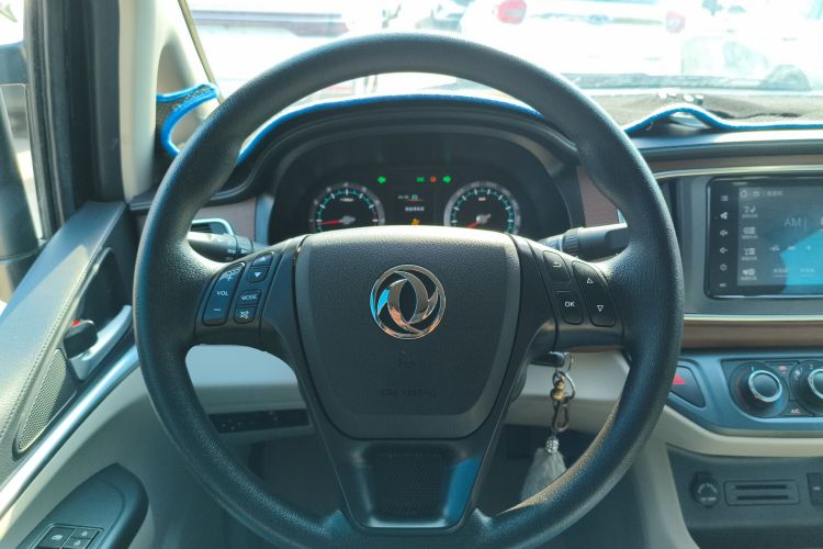 东风风行 菱智 2020款 M5L 1.6L 豪华型 7座局部细节13