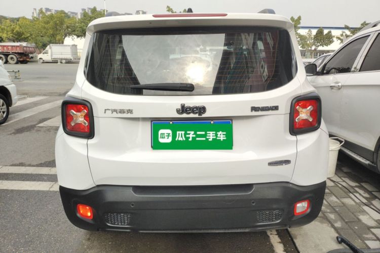 Jeep 自由侠 2018款 互联大屏版 180T 自动高能版车身外观6