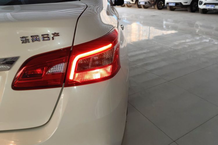 日产 轩逸 2024款 经典 1.6XE CVT舒适版车身外观9