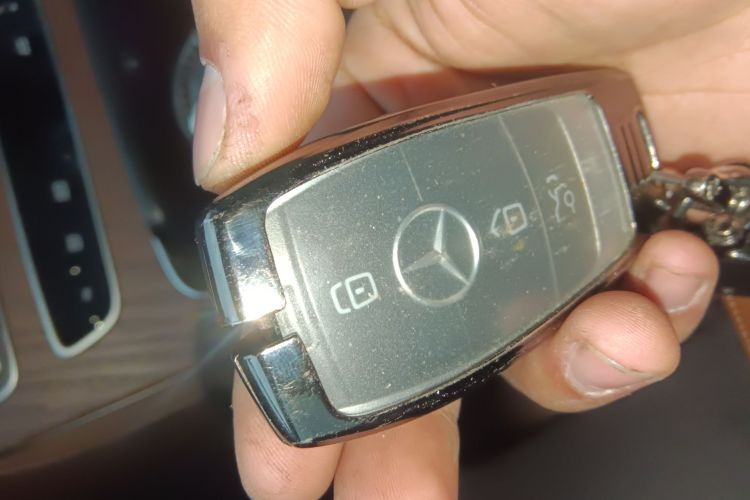 奔驰E级 2023款 E 300 L 时尚型中控内饰11