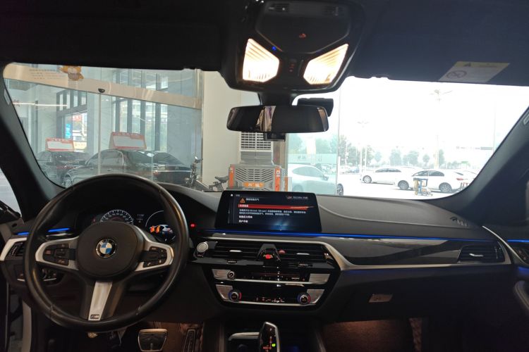 宝马5系 2019款 改款 525Li M运动套装中控内饰12