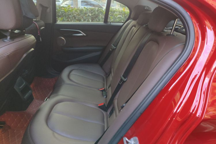 宝马1系 2019款 120i 领先型M运动套装中控内饰7004