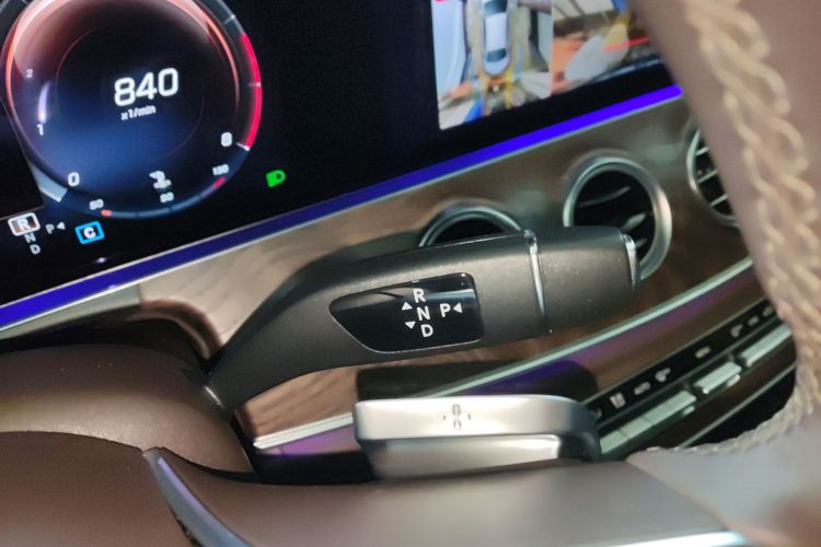 奔驰E级 2023款 E 300 L 豪华型局部细节18