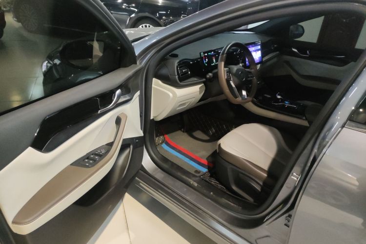 比亚迪 秦PLUS 2024款 荣耀版 DM-i 55KM领先型中控内饰20