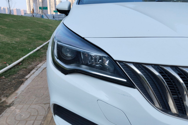 别克 威朗 2016款 两厢 15S 自动领先型车身外观8