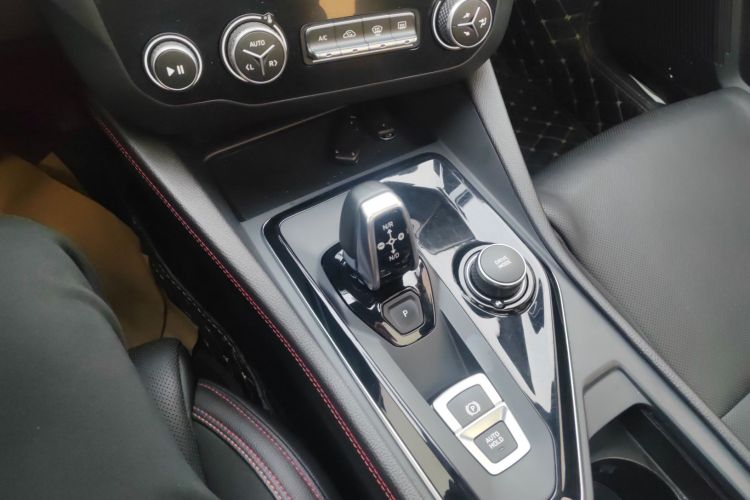 领克03 2019款 1.5TD DCT劲版 国VI中控内饰18