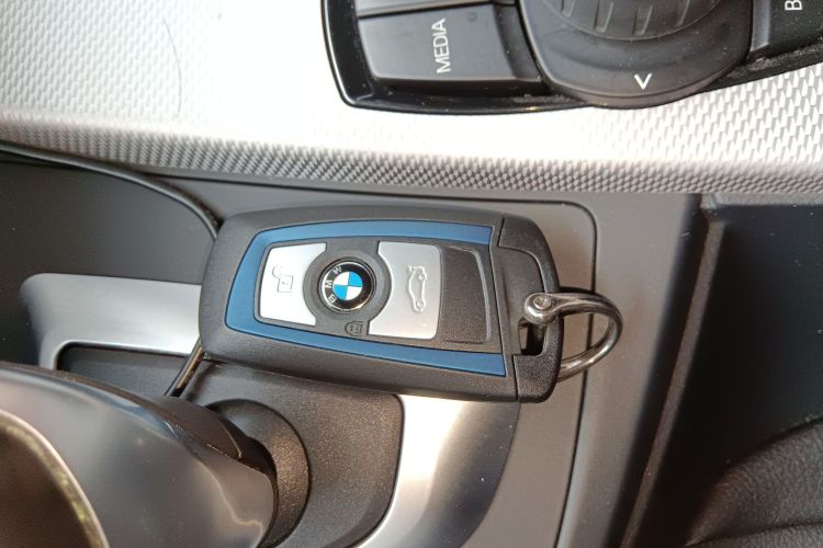 宝马3系 2019款 320i M运动套装中控内饰7001