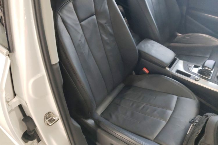 奥迪A4L 2018款 30周年年型 40 TFSI 时尚型局部细节41