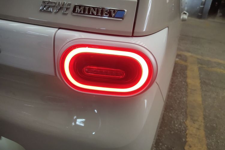 五菱汽车 宏光MINIEV 2024款 第三代 215km 青春版车身外观9