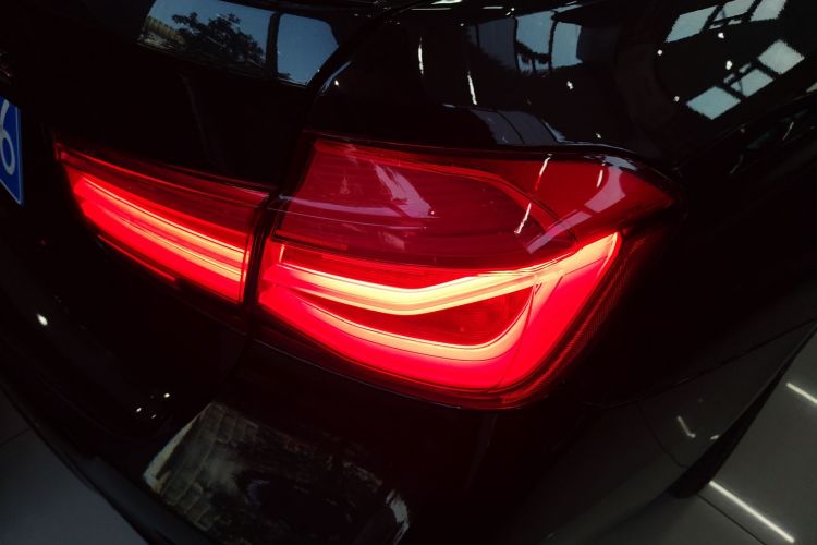 宝马3系 2018款 320Li 领先型M运动套装车身外观9