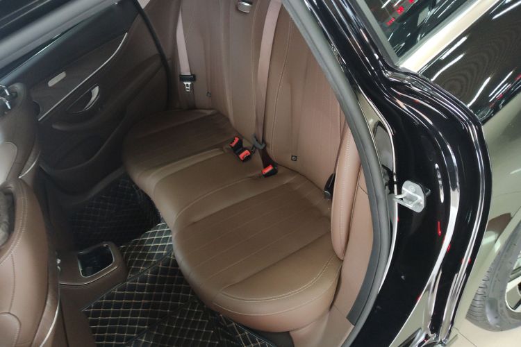 奔驰E级新能源 2022款 改款 E 350 e L 插电式混合动力运动轿车中控内饰7004