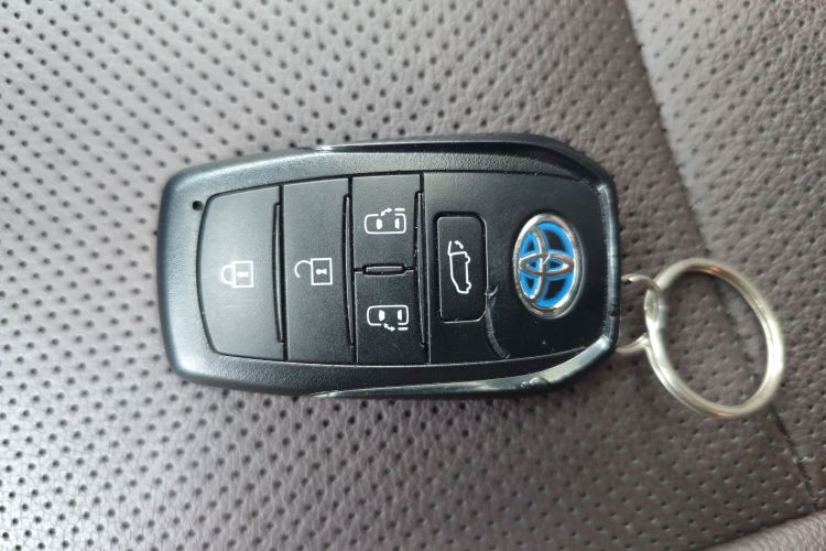 丰田 赛那SIENNA 2021款 2.5L混动 铂金版中控内饰7001