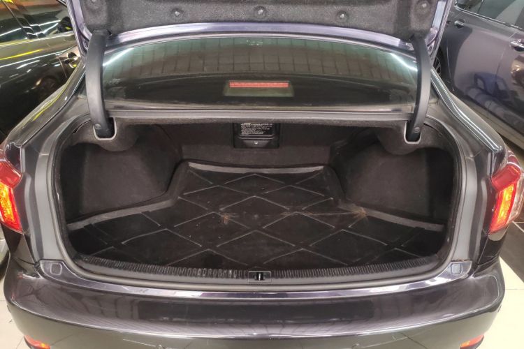 雷克萨斯IS 2011款 250 运动版机舱底盘23