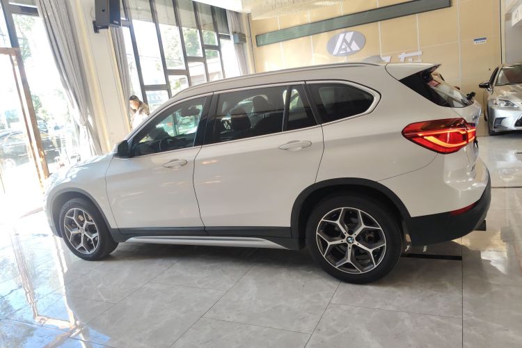 宝马X1 2019款 xDrive20Li 尊享型车身外观6003