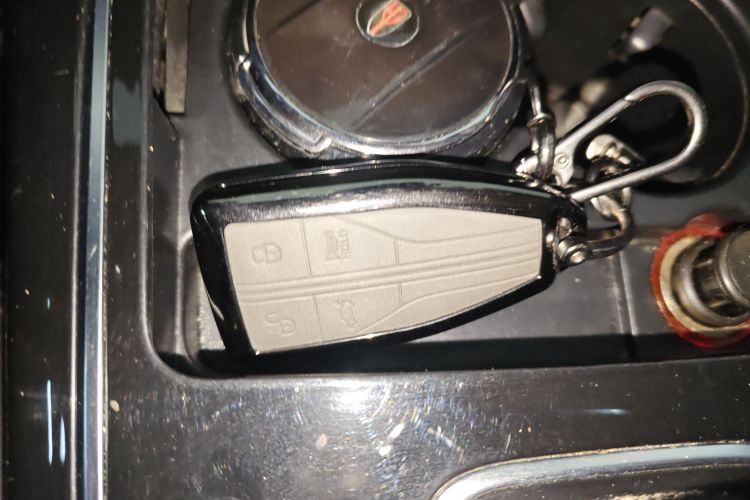 红旗HS5 2022款 改款 2.0T 智联旗享版中控内饰7001