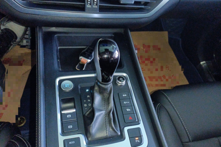 比亚迪 唐 2019款 2.0T 自动智联尊悦型 7座 国VI中控内饰18