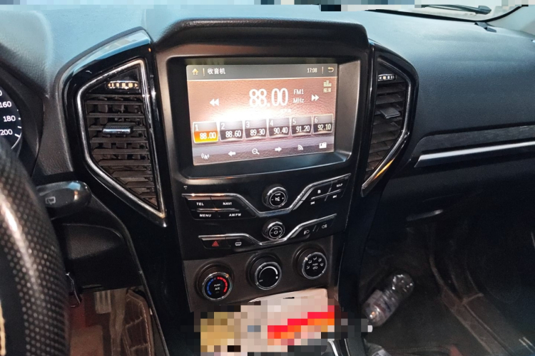 陆风X8 2014款 探索版 2.0L 都市先锋版中控内饰16