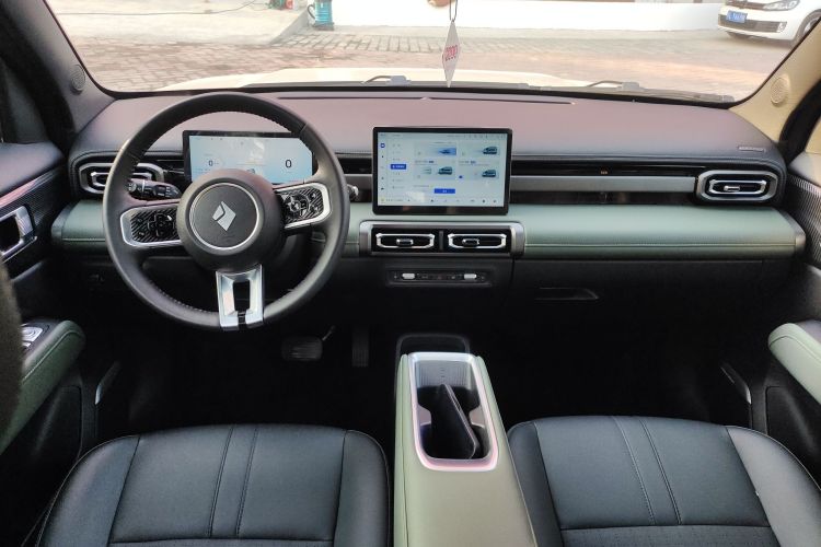 宝骏悦也Plus 2024款 智尊版 4座中控内饰12