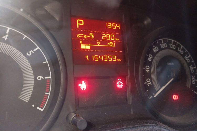 标致301 2016款 1.6L 自动舒适版中控内饰15