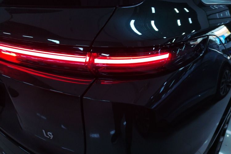 理想汽车 理想L9 2024款 Ultra车身外观9