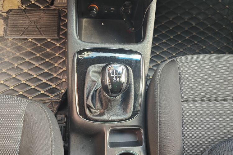 起亚K3 2016款 1.6L 手动GLS中控内饰18