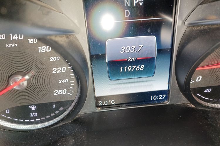 奔驰V级 2018款 V 260 尊贵版 国VI中控内饰15