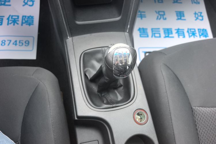 荣威350 2015款 1.5L 手动豪华天窗版中控内饰18