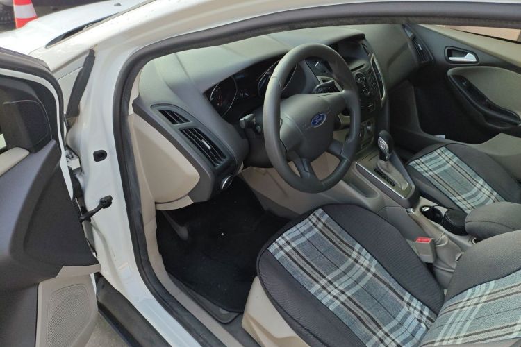 福特 福克斯 2012款 三厢 1.6L 自动舒适型中控内饰20